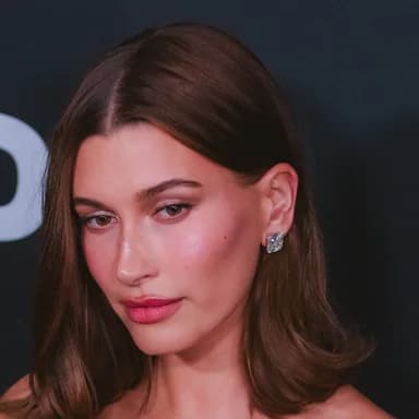 Hailey Bieber